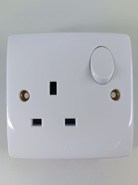 ABB 1G 13A 3 PIN SWITCHED SOCKET