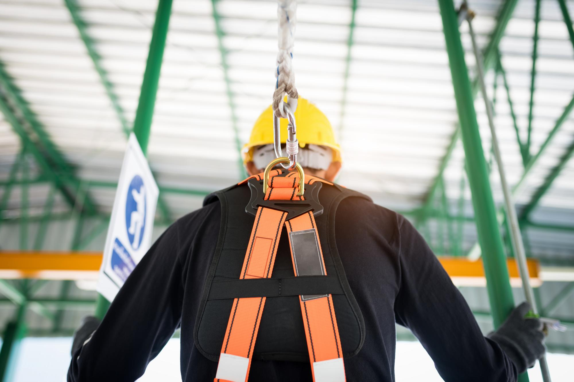 Apa Tujuan dan Fungsinya Menggunakan Body Harness saat Bekerja?