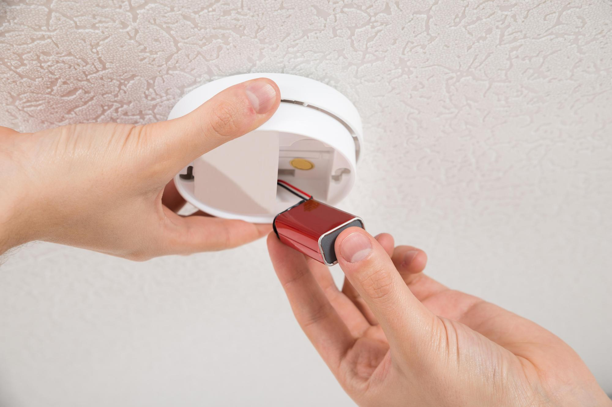 Smoke Detector Rusak dan Membuat Khawatir? Kenali Penyebabnya di Sini!